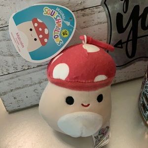 Malcolm the mushroom clip on